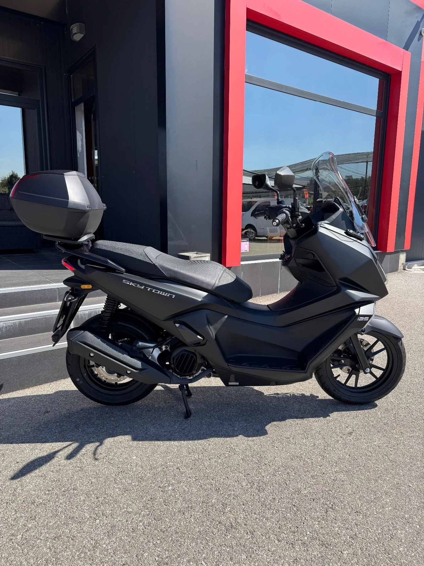 Kymco 125 SKYTOWN-04.2026г.-2500км.-ЧИСТО НОВ, снимка 2 - Мотоциклети и мототехника - 56015583