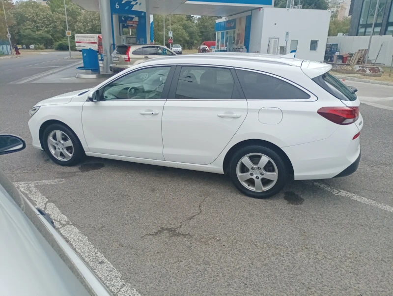 Hyundai I30 CW, 1.6 PDE, снимка 6 - Автомобили и джипове - 47563050