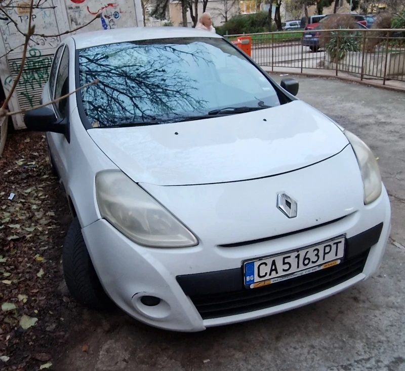Renault Clio, снимка 4 - Автомобили и джипове - 52639743