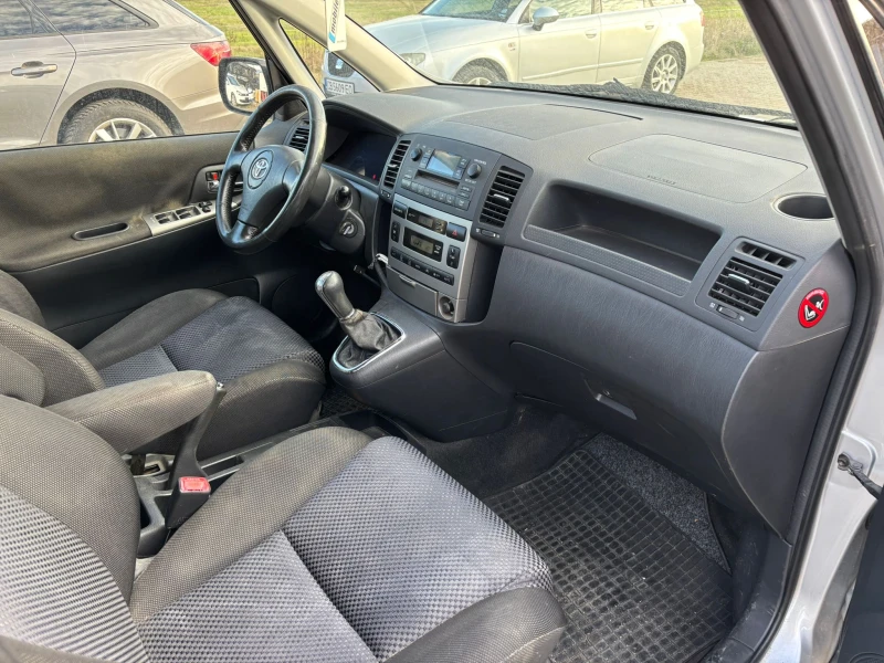 Toyota Corolla verso / 1.6I / GAS / 110 HP / EURO 4 /, снимка 11 - Автомобили и джипове - 52836381