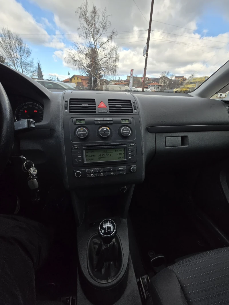 VW Touran, снимка 12 - Автомобили и джипове - 52944884