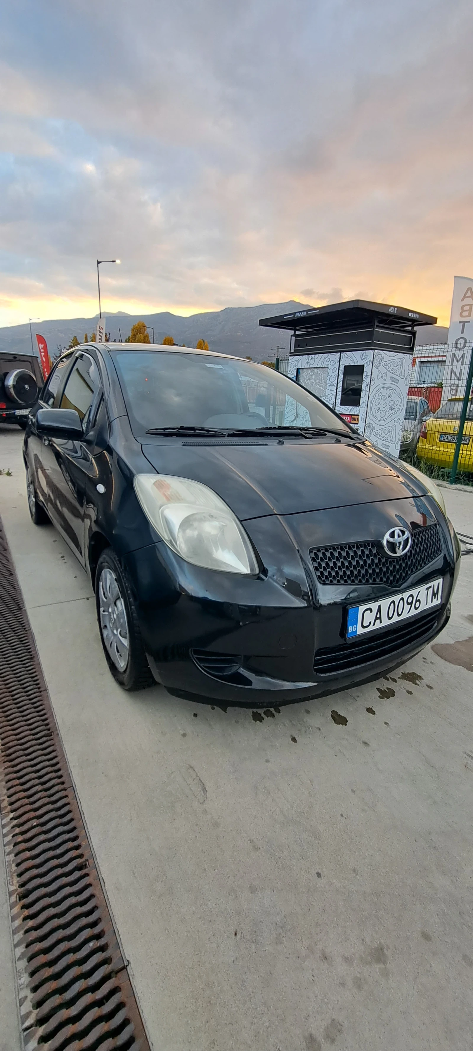 Toyota Yaris 1.0 - изображение 9