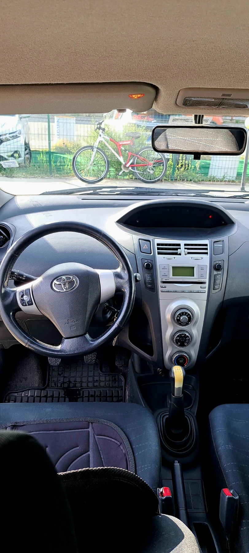 Toyota Yaris 1.0 - изображение 6