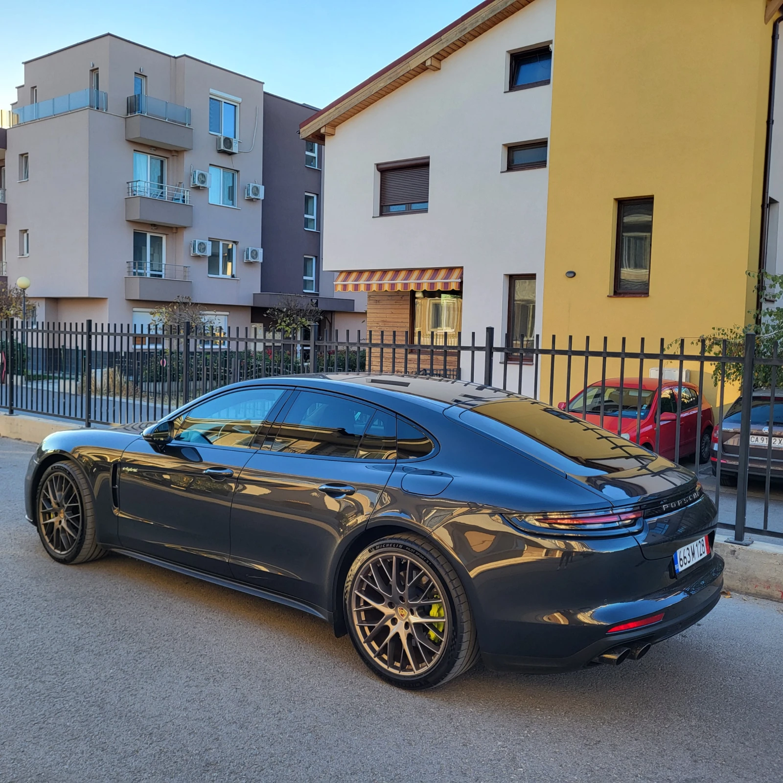 Porsche Panamera 4-Е Hybrid  - изображение 5