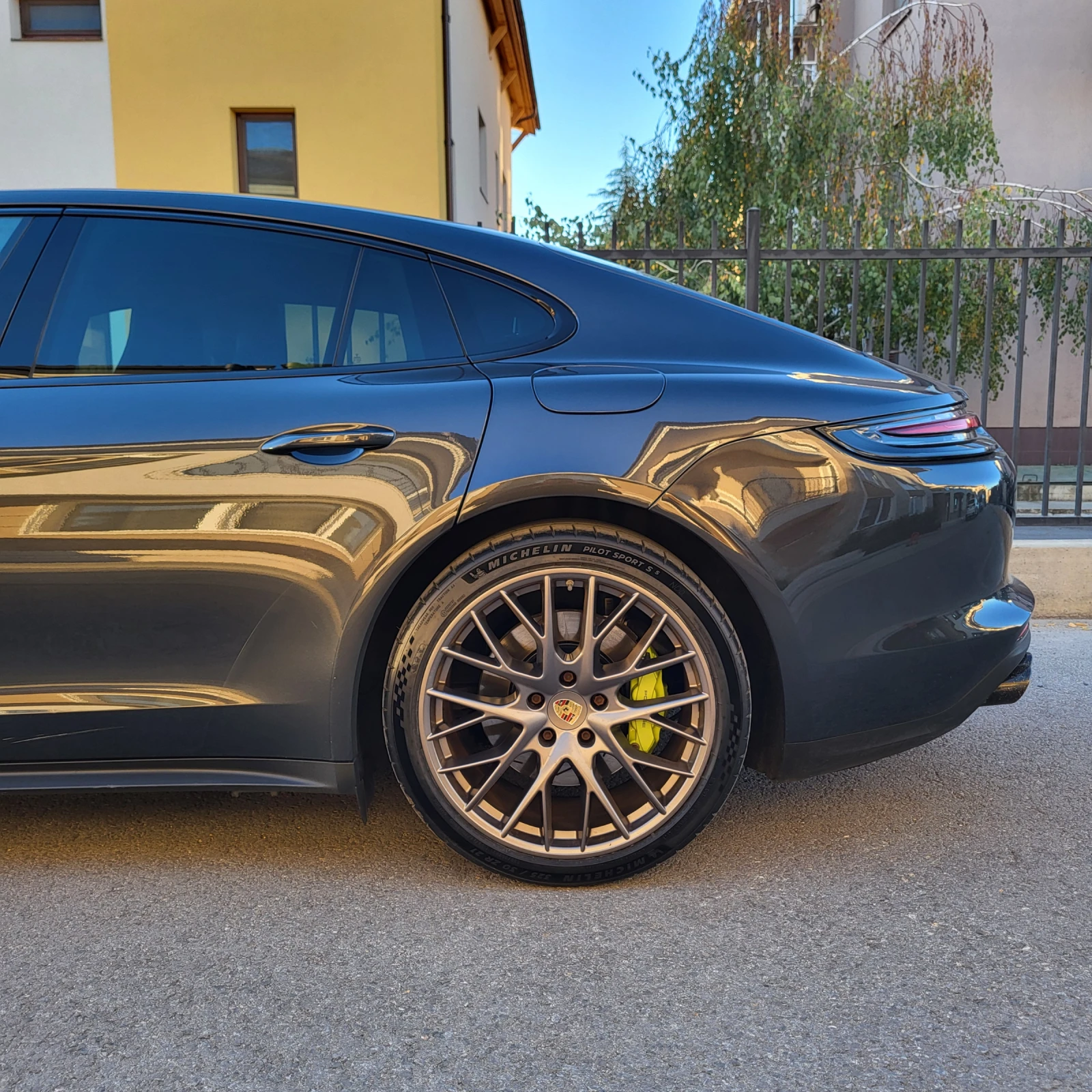 Porsche Panamera 4-Е Hybrid  - изображение 9