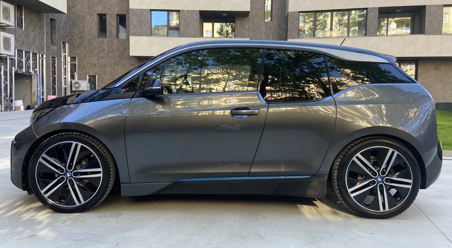 BMW i3 фейслифт, всички екстри, перфектна, обслужена - изображение 4