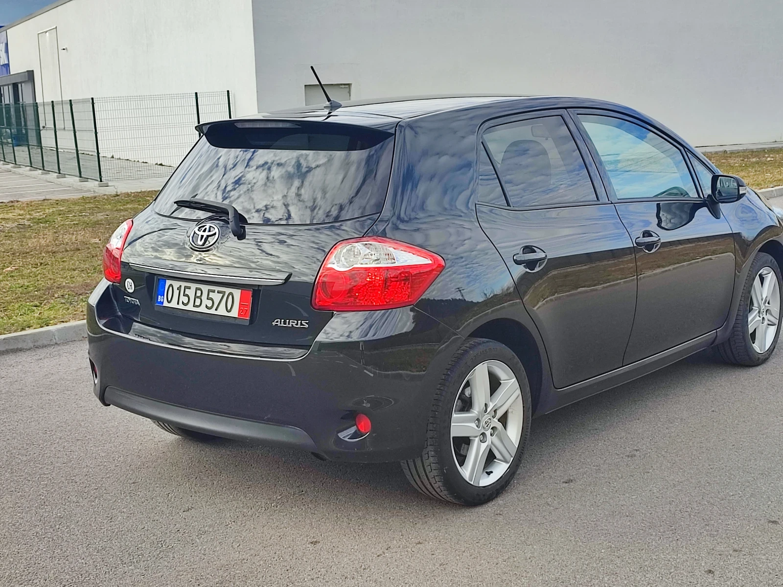 Toyota Auris 1.8i 147 к.с. СН - изображение 5