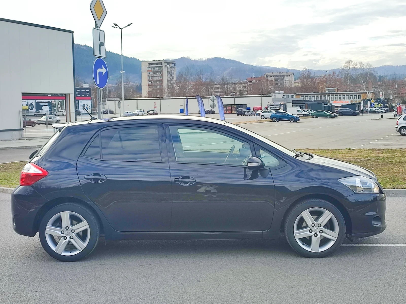 Toyota Auris 1.8i 147 к.с. СН - изображение 4