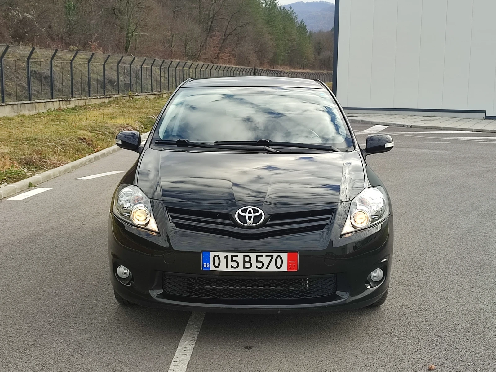 Toyota Auris 1.8i 147 к.с. СН - изображение 2