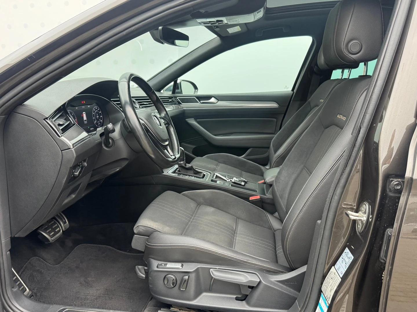 VW Passat 2.0TDI BMT 4MOTION - изображение 8