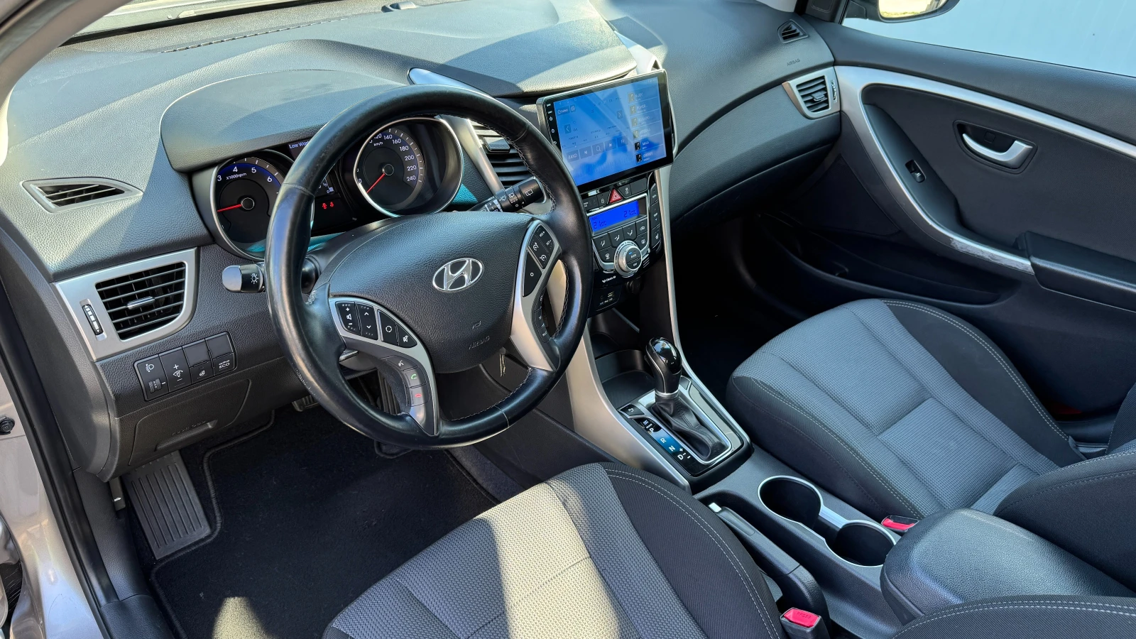 Hyundai I30 1.6i Внос ШВЕЙЦАРИЯ!Автоматик, Navi, PDC, LED, Car - изображение 10
