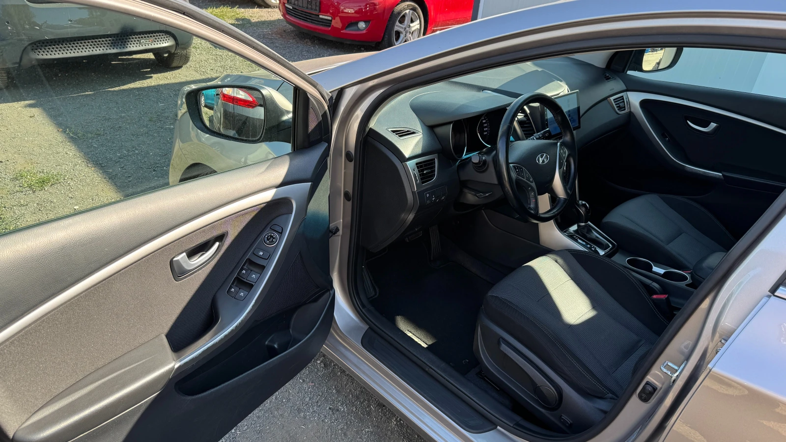 Hyundai I30 1.6i Внос ШВЕЙЦАРИЯ!Автоматик, Navi, PDC, LED, Car - изображение 9