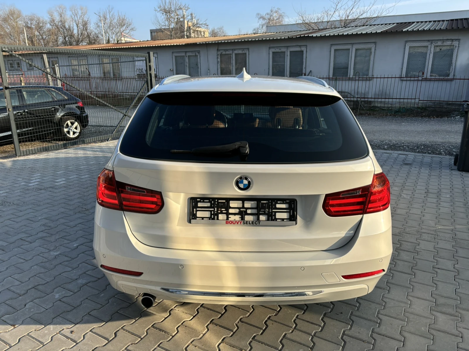 BMW 320 LUXURY LINE 2.0D - изображение 6