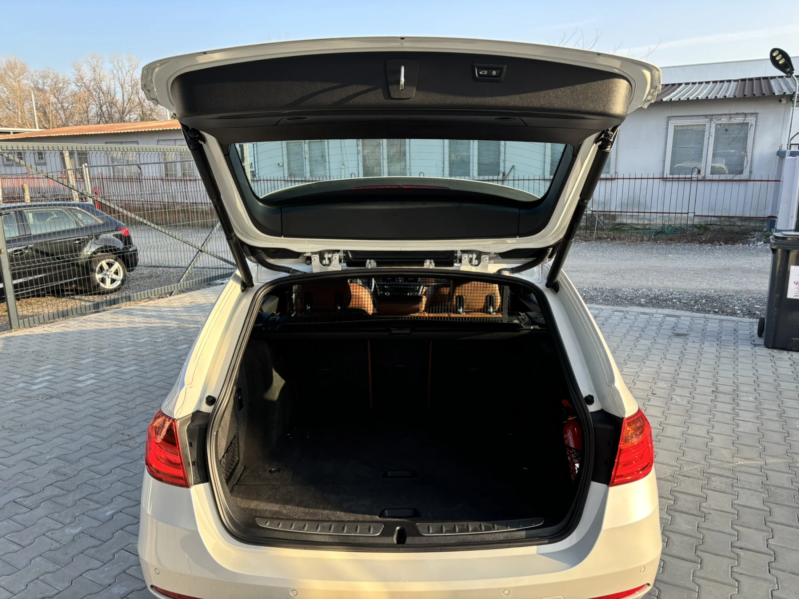 BMW 320 LUXURY LINE 2.0D - изображение 7