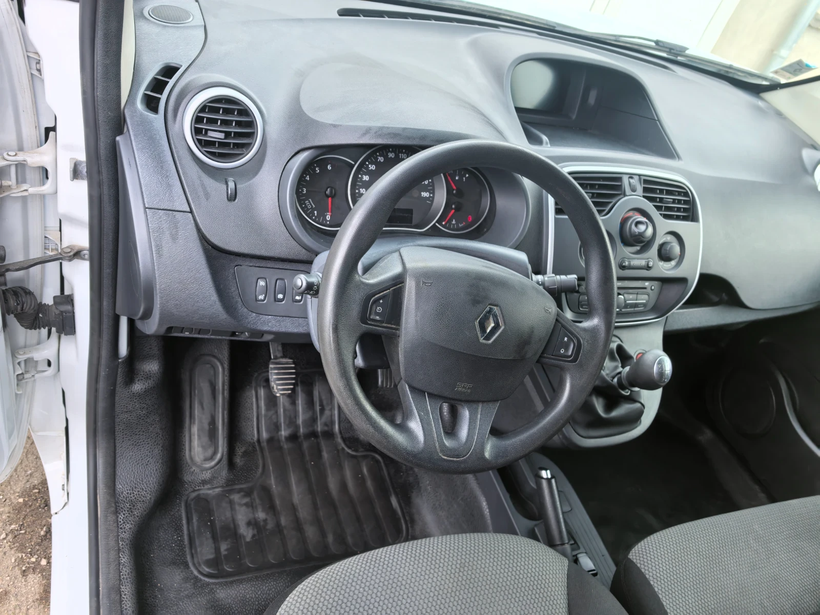 Renault Kangoo 79000км.РЕАЛНИ MAXI 1.5 dci 6 ск. , снимка 13 - Автомобили и джипове - 54370051