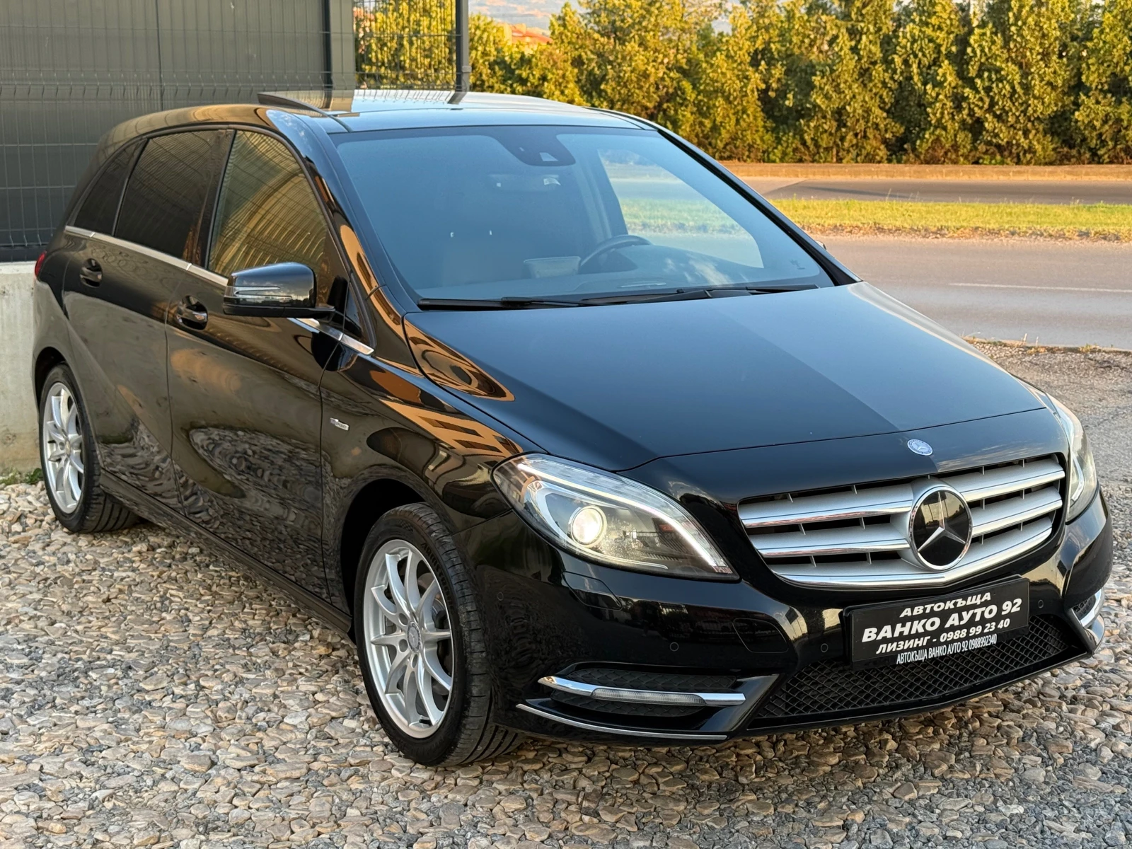 Mercedes-Benz B 200 Всички екстри, снимка 3 - Автомобили и джипове - 55089543