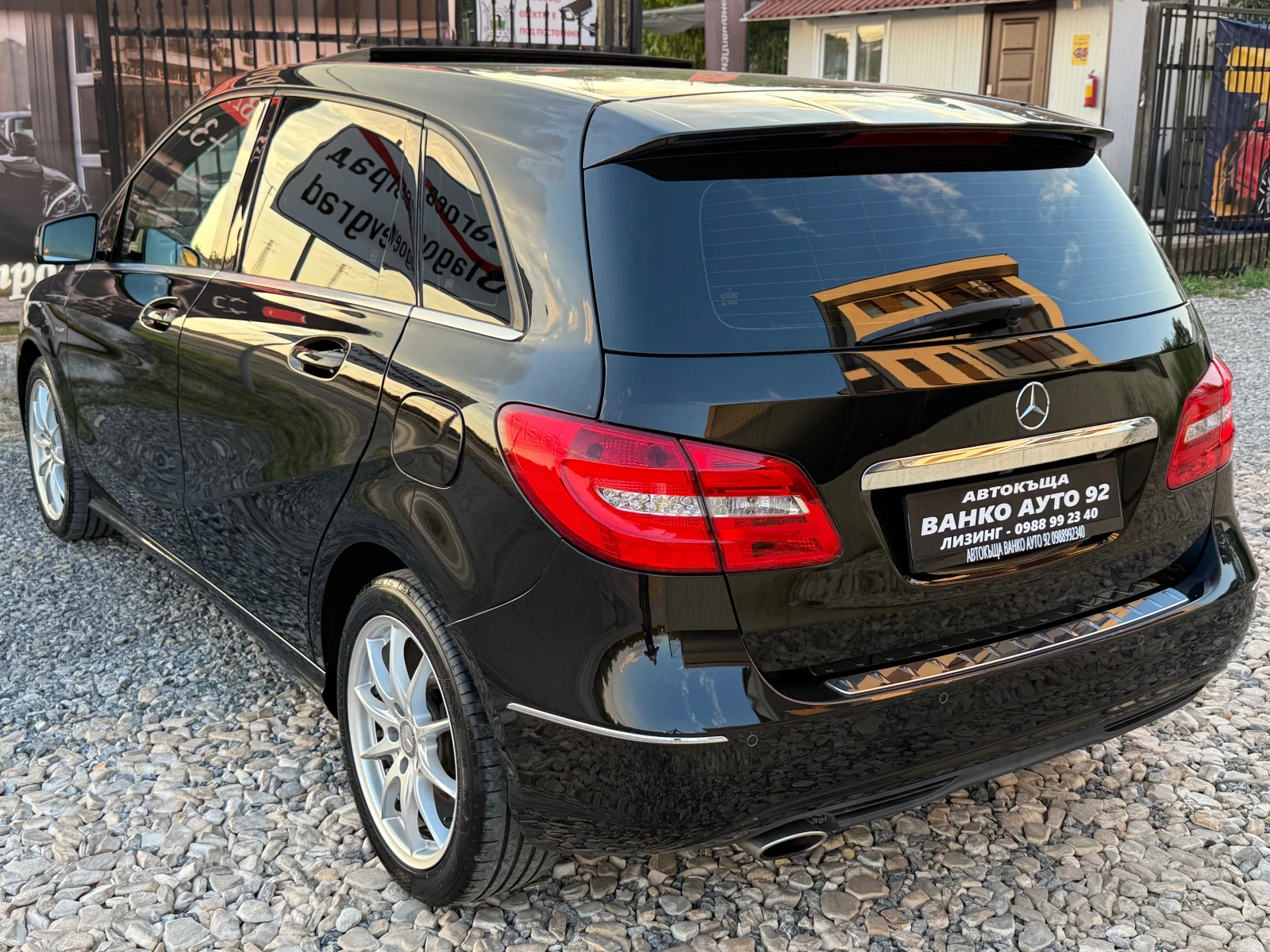 Mercedes-Benz B 200 Всички екстри, снимка 4 - Автомобили и джипове - 55089543