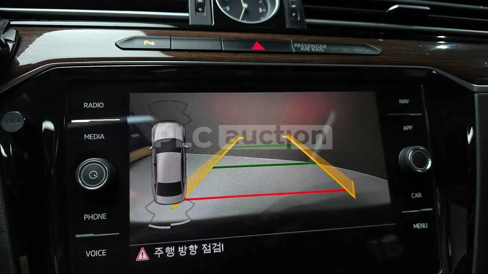 VW Passat 2.0TDI PRESTIGE! PANO/360CAM/FULL, снимка 13 - Автомобили и джипове - 55225495