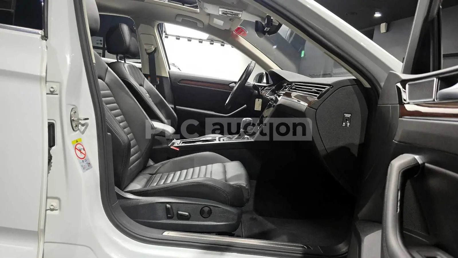 VW Passat 2.0TDI PRESTIGE! PANO/360CAM/FULL, снимка 10 - Автомобили и джипове - 55225495