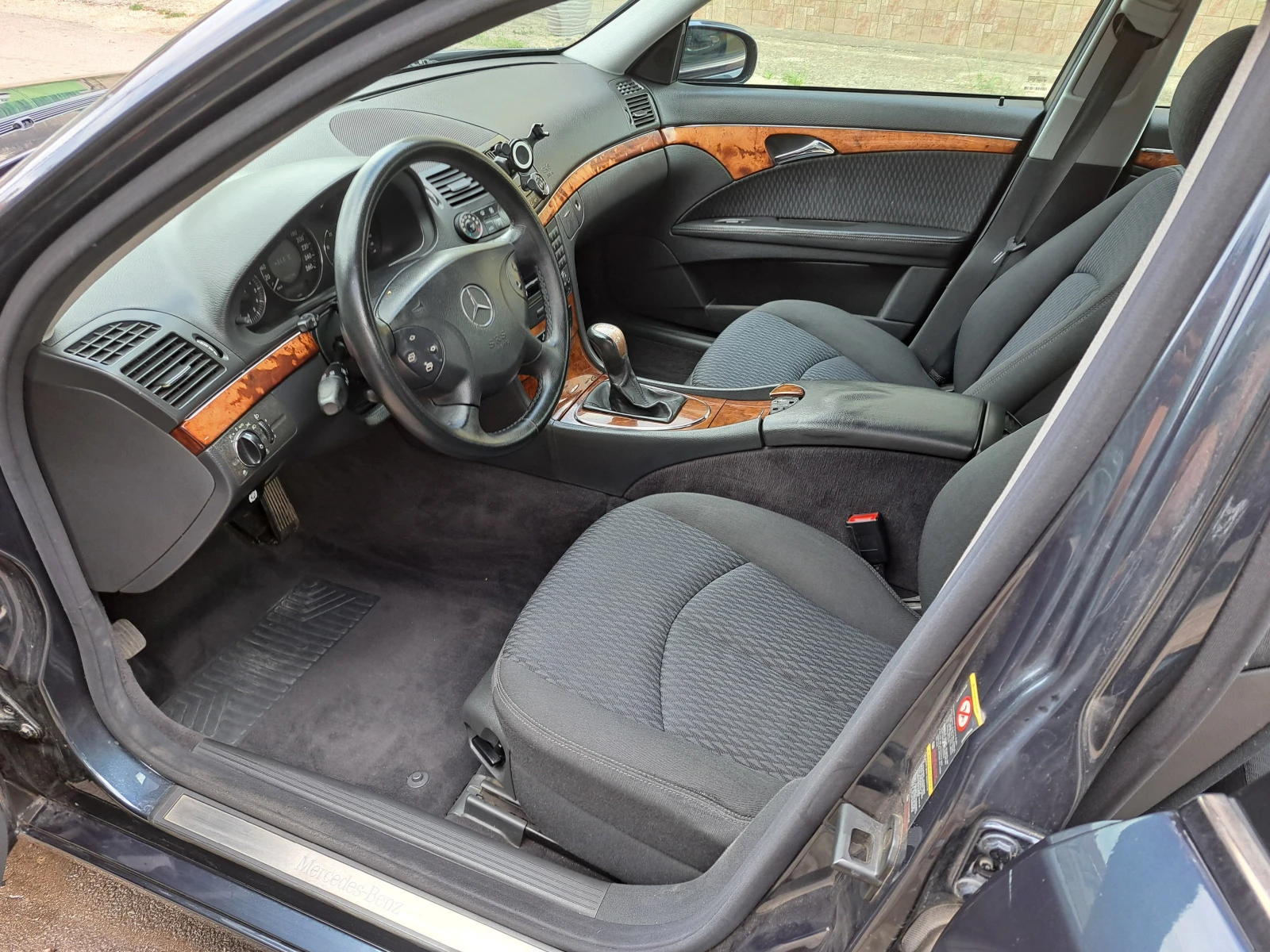 Mercedes-Benz E 220, снимка 7 - Автомобили и джипове - 56186279