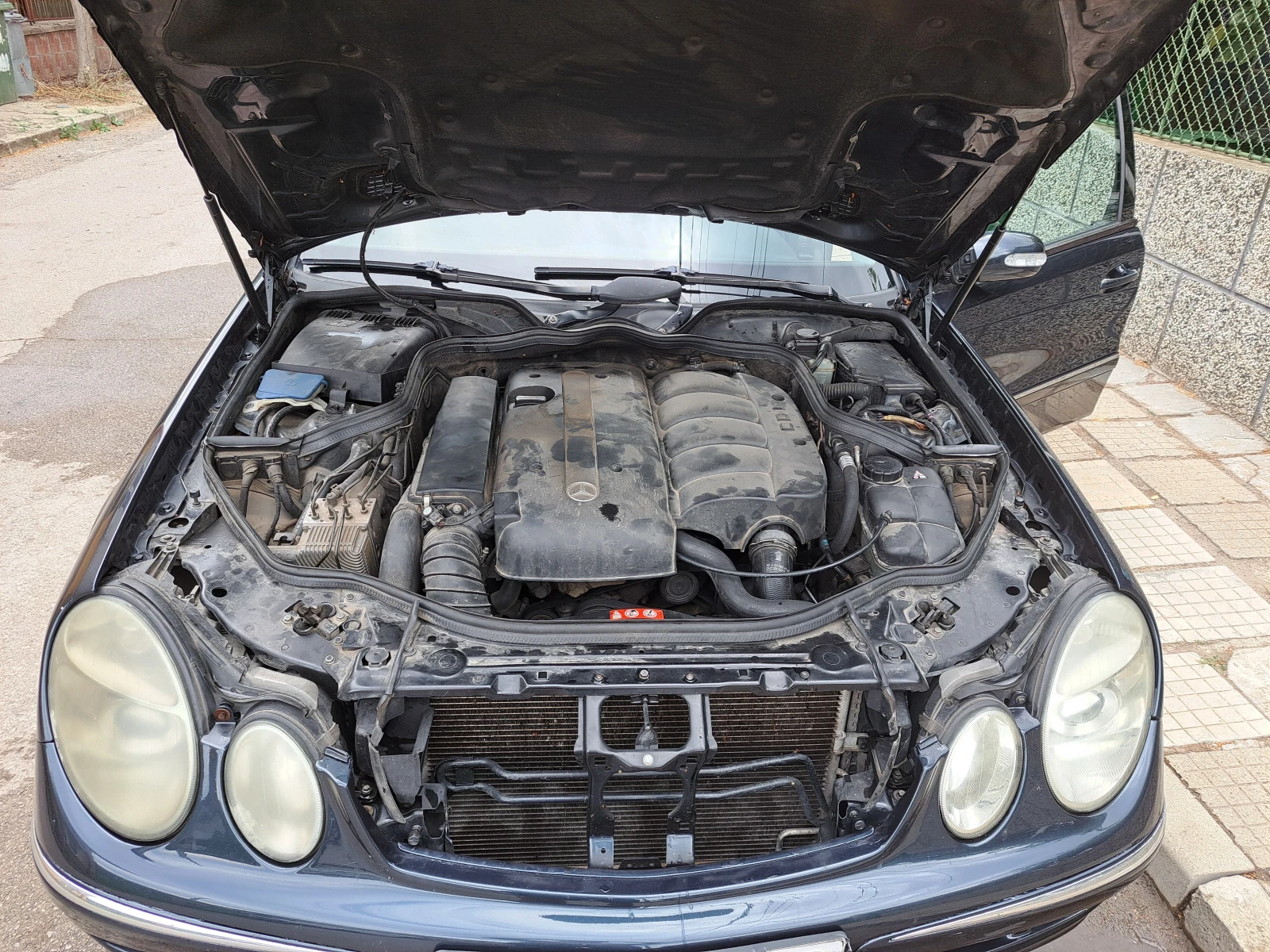 Mercedes-Benz E 220, снимка 4 - Автомобили и джипове - 56186279