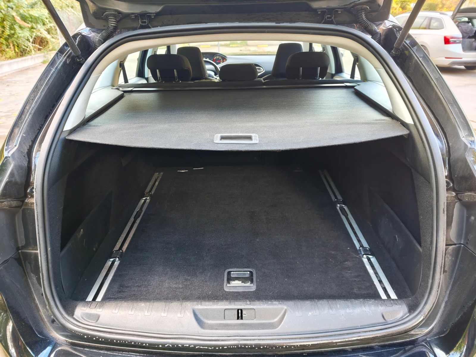 Peugeot 308 SW Allure, снимка 16 - Автомобили и джипове - 56699491