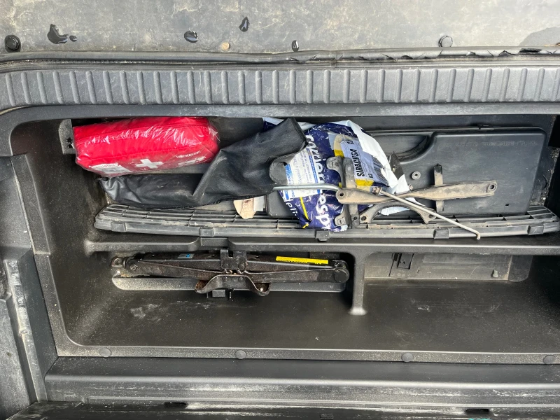 Toyota Rav4 2.2D-Cat 177 4x4, снимка 13 - Автомобили и джипове - 52787997