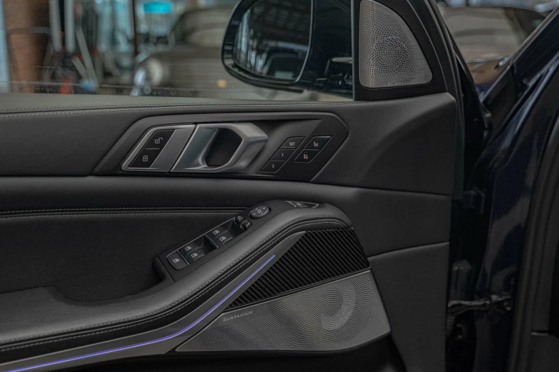 BMW X5 M50D/Swarovski/Bowers & Wilkins Diamond/Sky Lounge, снимка 8 - Автомобили и джипове - 52377227
