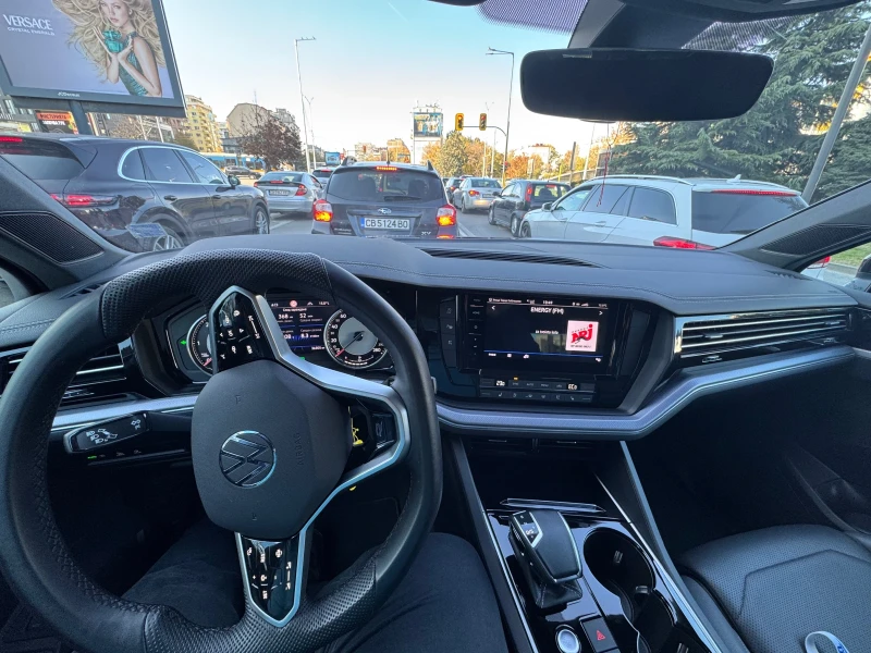 VW Touareg R-Line 3.0 6V TDI SCR 4 MOTION, снимка 5 - Автомобили и джипове - 52642092