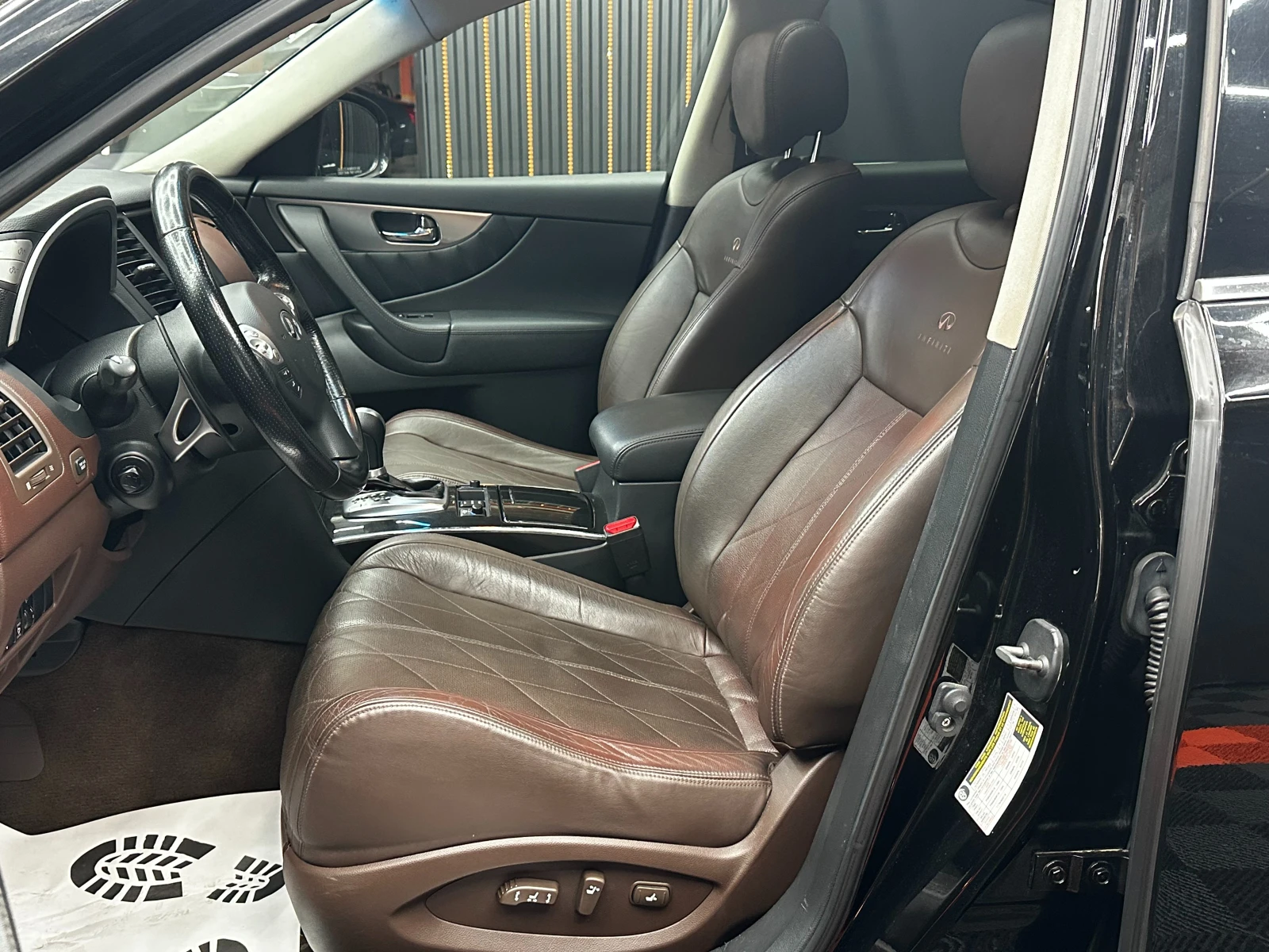 Infiniti Fx 35 3.5i 284 к.с./ГАРАНЦИЯ/БАРТЕР/ЛИЗИНГ/КОМЕНТАР, снимка 8 - Автомобили и джипове - 50769901