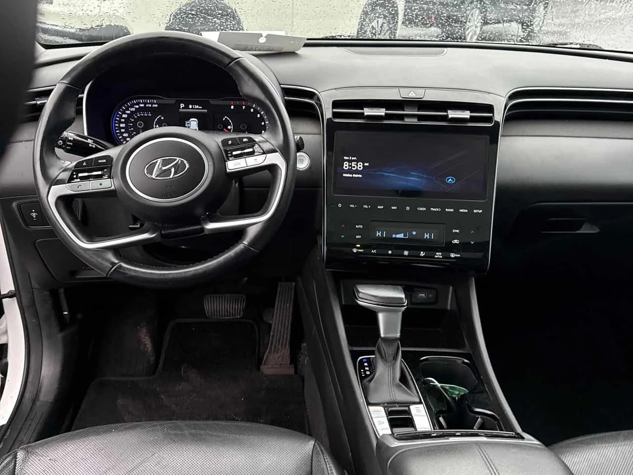 Hyundai Tucson Urban Edition  CARFAX, снимка 9 - Автомобили и джипове - 54089606