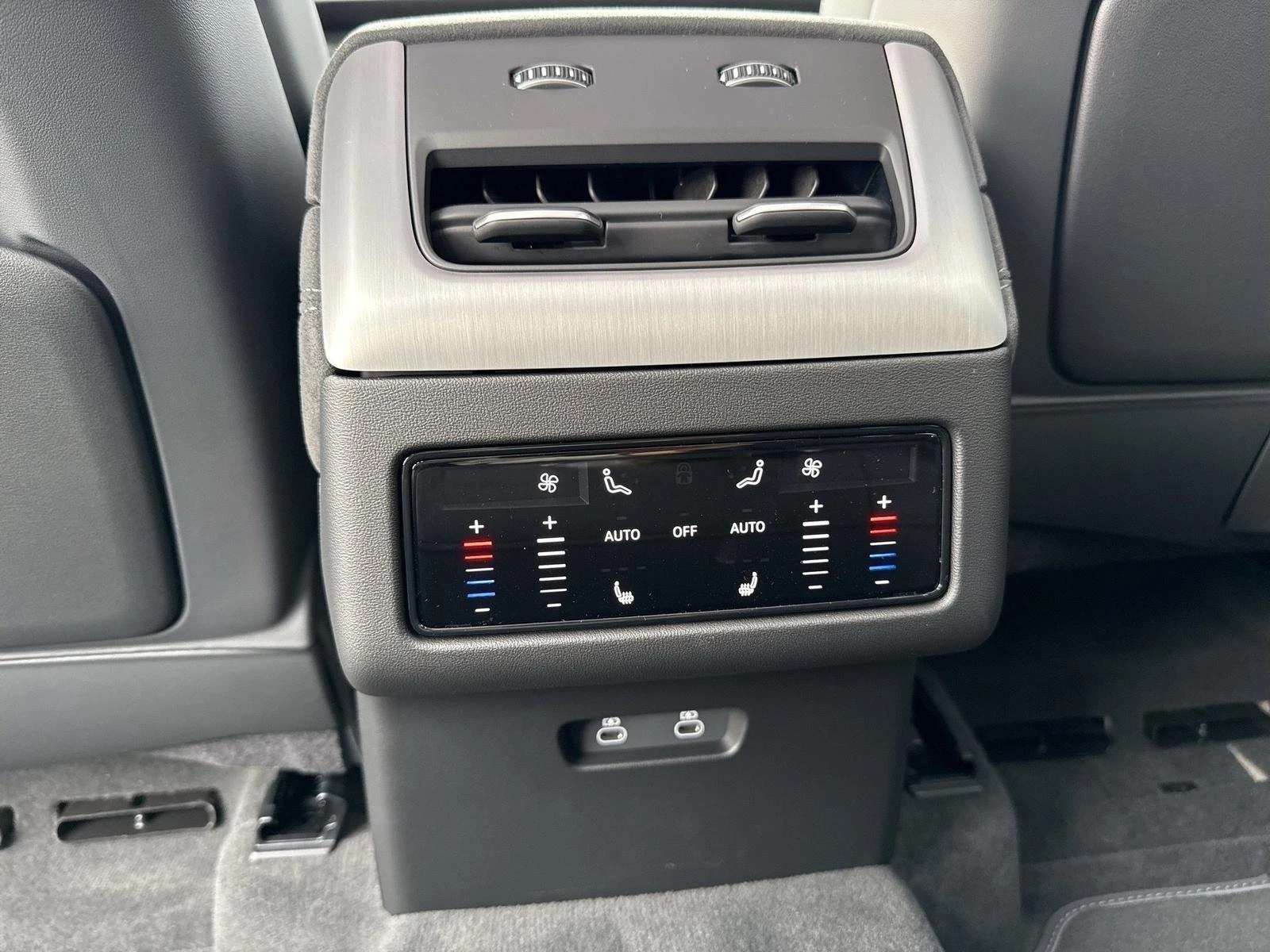 Audi Q7 S-LINE / TECH PLUS / MATRIX / PANO / HUD/ B&O/ 360, снимка 14 - Автомобили и джипове - 56337010