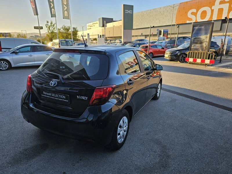 Toyota Yaris 1.0 Бензин, снимка 5 - Автомобили и джипове - 47463933