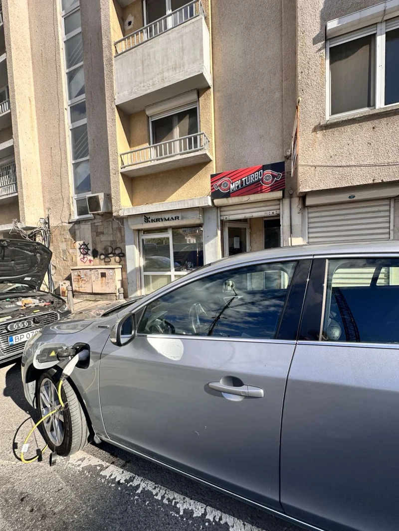 Volvo V60 4x4 Plug in Hibrid 2, 4 D, снимка 3 - Автомобили и джипове - 52393281