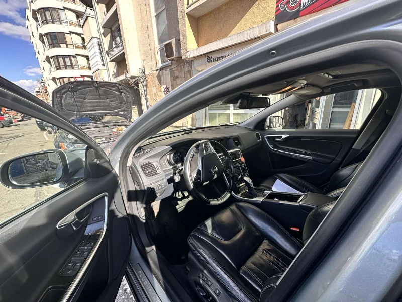 Volvo V60 4x4 Plug in Hibrid 2, 4 D, снимка 5 - Автомобили и джипове - 52393281
