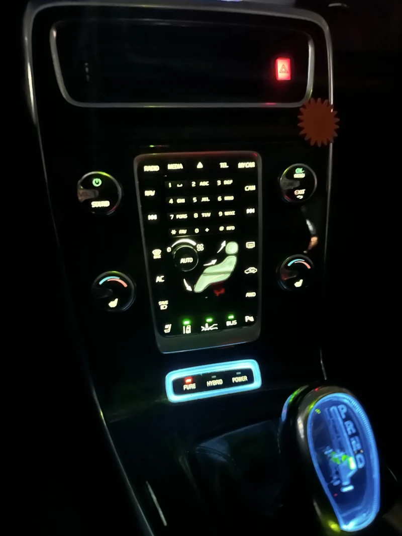 Volvo V60 4x4 Plug in Hibrid 2, 4 D, снимка 7 - Автомобили и джипове - 52393281