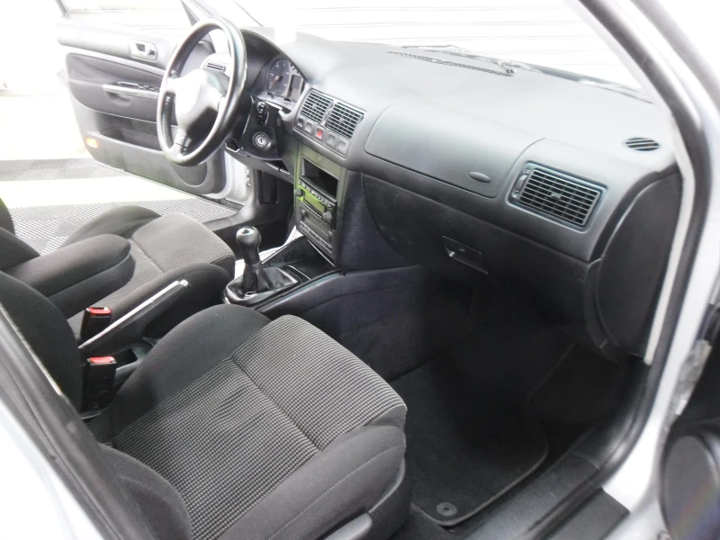 VW Golf 1, 9-TDI-KLIMATRONIK-ITALY, снимка 13 - Автомобили и джипове - 52805028