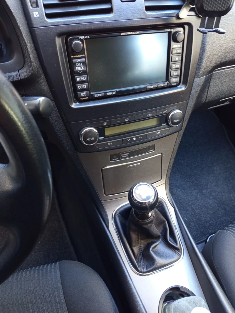 Toyota Avensis, снимка 8 - Автомобили и джипове - 52928166