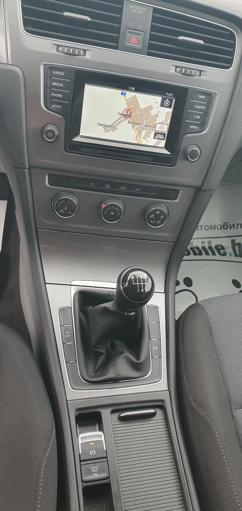 VW Golf 1.6TDI-6ск-110кс- NAVI !!!, снимка 10 - Автомобили и джипове - 53283504