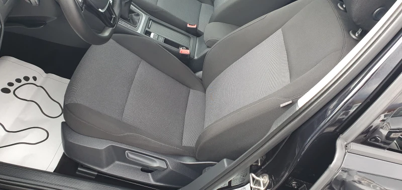 VW Golf 1.6TDI-6ск-110кс- NAVI !!!, снимка 8 - Автомобили и джипове - 53283504