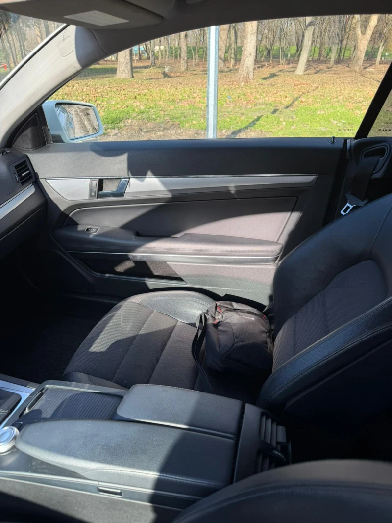 Mercedes-Benz E 220 Avantgarde 7Gtronic, снимка 8 - Автомобили и джипове - 53402691