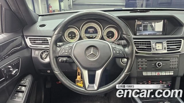 Mercedes-Benz E 220 | TOP SERVICE, снимка 13 - Автомобили и джипове - 55803753