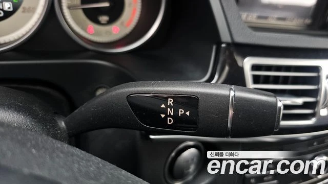 Mercedes-Benz E 220 | TOP SERVICE, снимка 9 - Автомобили и джипове - 55803753