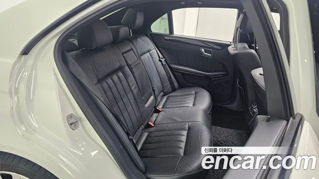 Mercedes-Benz E 220 | TOP SERVICE, снимка 11 - Автомобили и джипове - 55803753