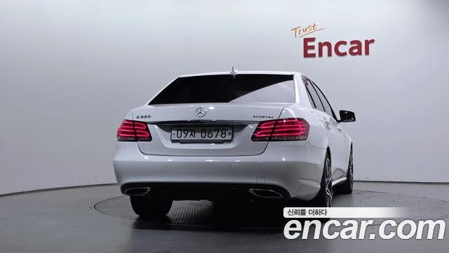 Mercedes-Benz E 220 | TOP SERVICE, снимка 4 - Автомобили и джипове - 55803753