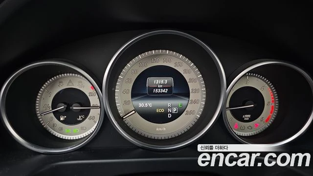 Mercedes-Benz E 220 | TOP SERVICE, снимка 8 - Автомобили и джипове - 55803753
