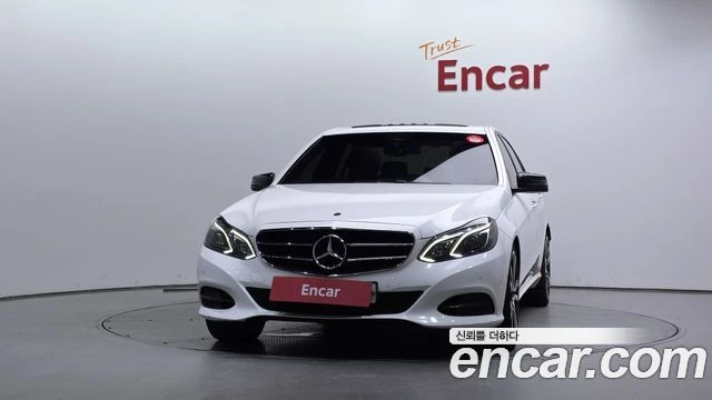 Mercedes-Benz E 220 | TOP SERVICE, снимка 3 - Автомобили и джипове - 55803753