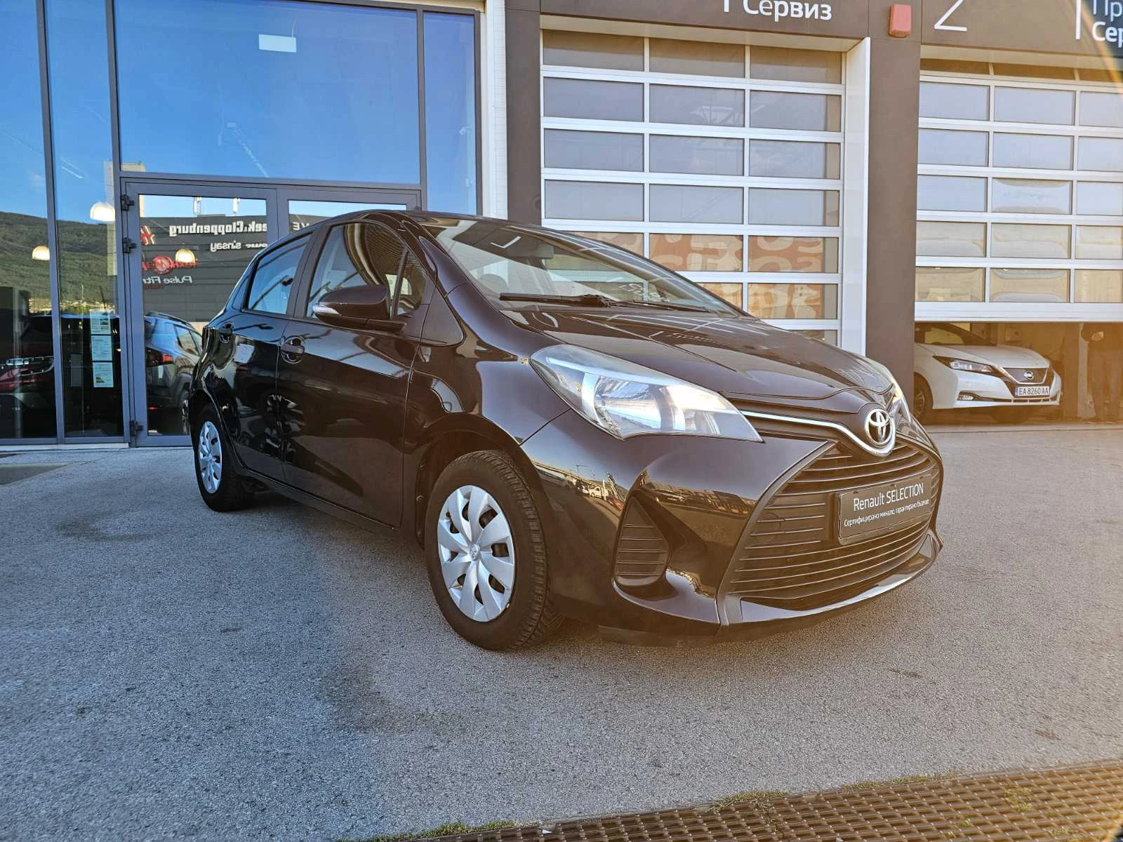 Toyota Yaris 1.0 Бензин - изображение 2