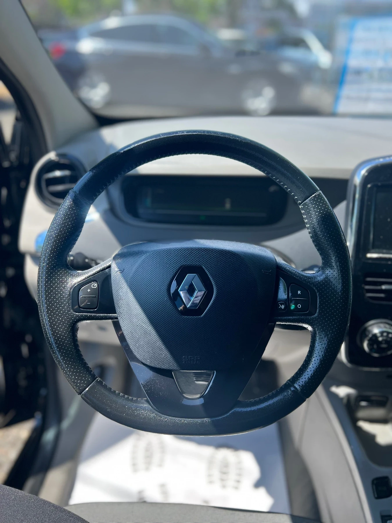 Renault Zoe  - изображение 8