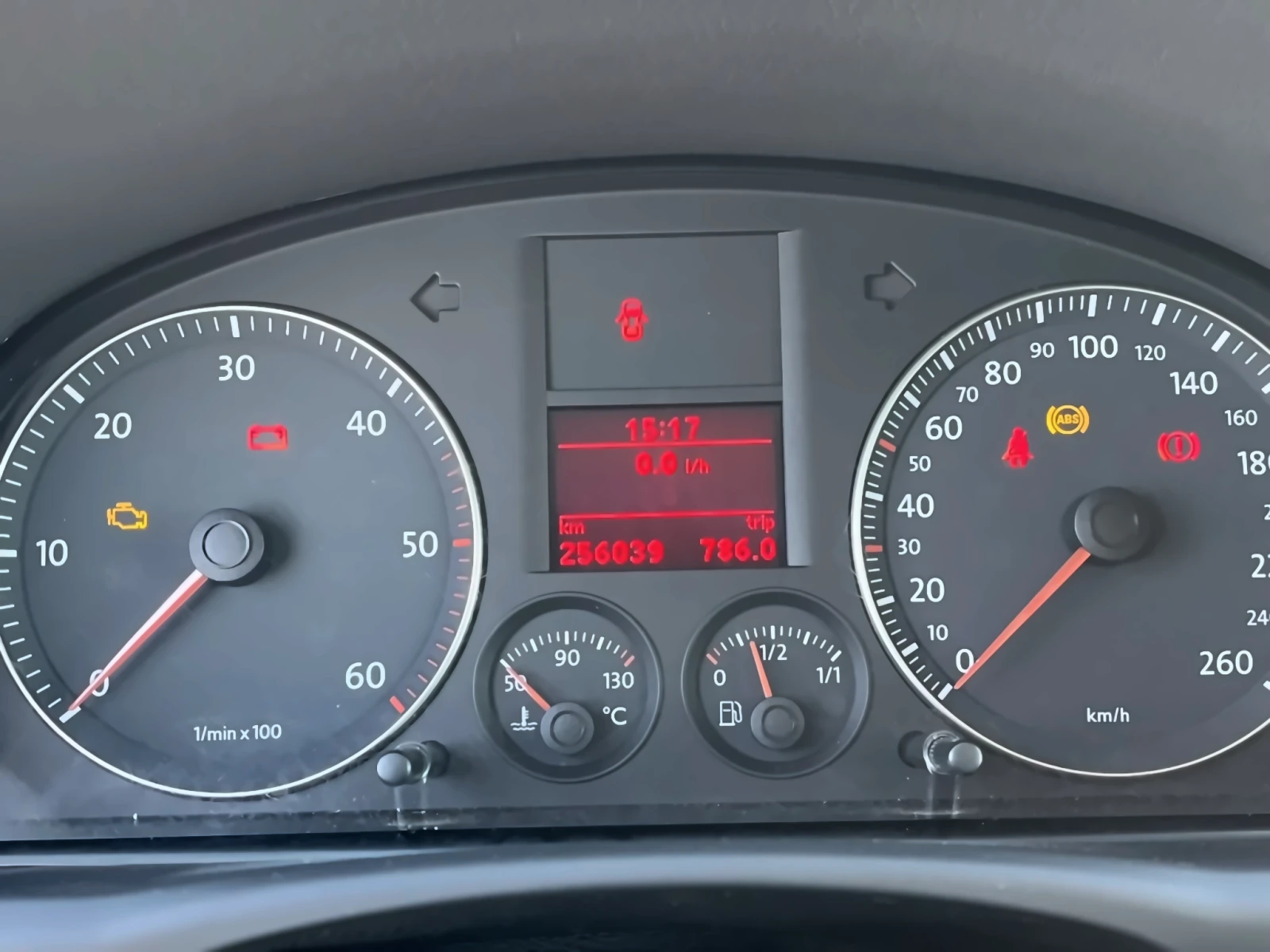 VW Touran 1.9TDI ★ FACELIFT ★ ОБСЛУЖЕН ★ , снимка 11 - Автомобили и джипове - 53657455